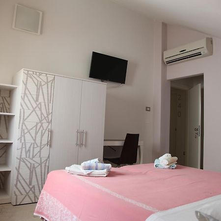 Hotel Silver Ріміні Екстер'єр фото