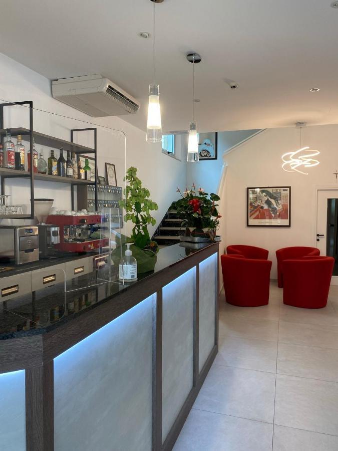 Hotel Silver Ріміні Екстер'єр фото
