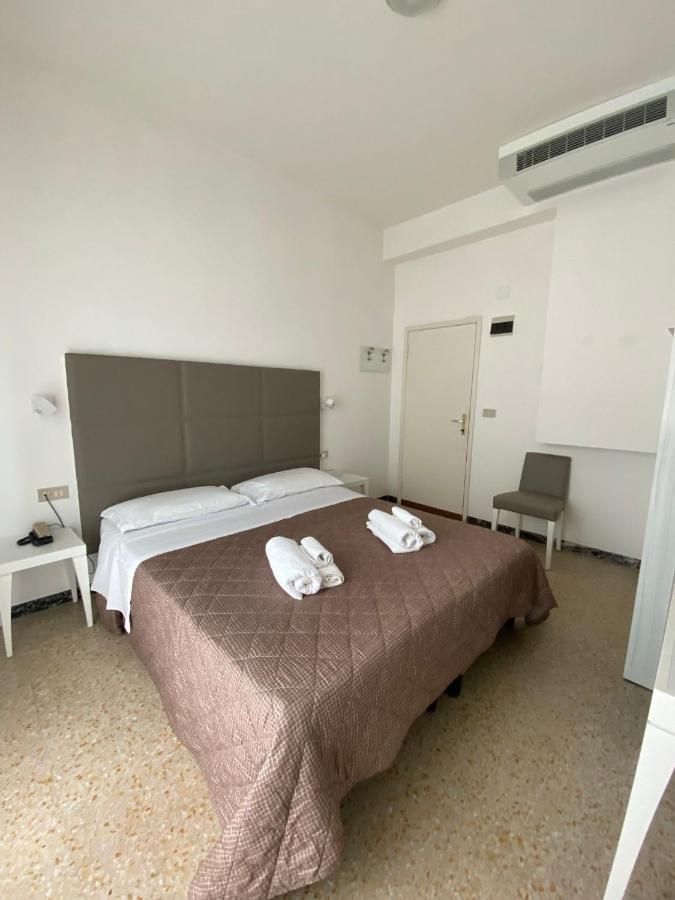 Hotel Silver Ріміні Екстер'єр фото