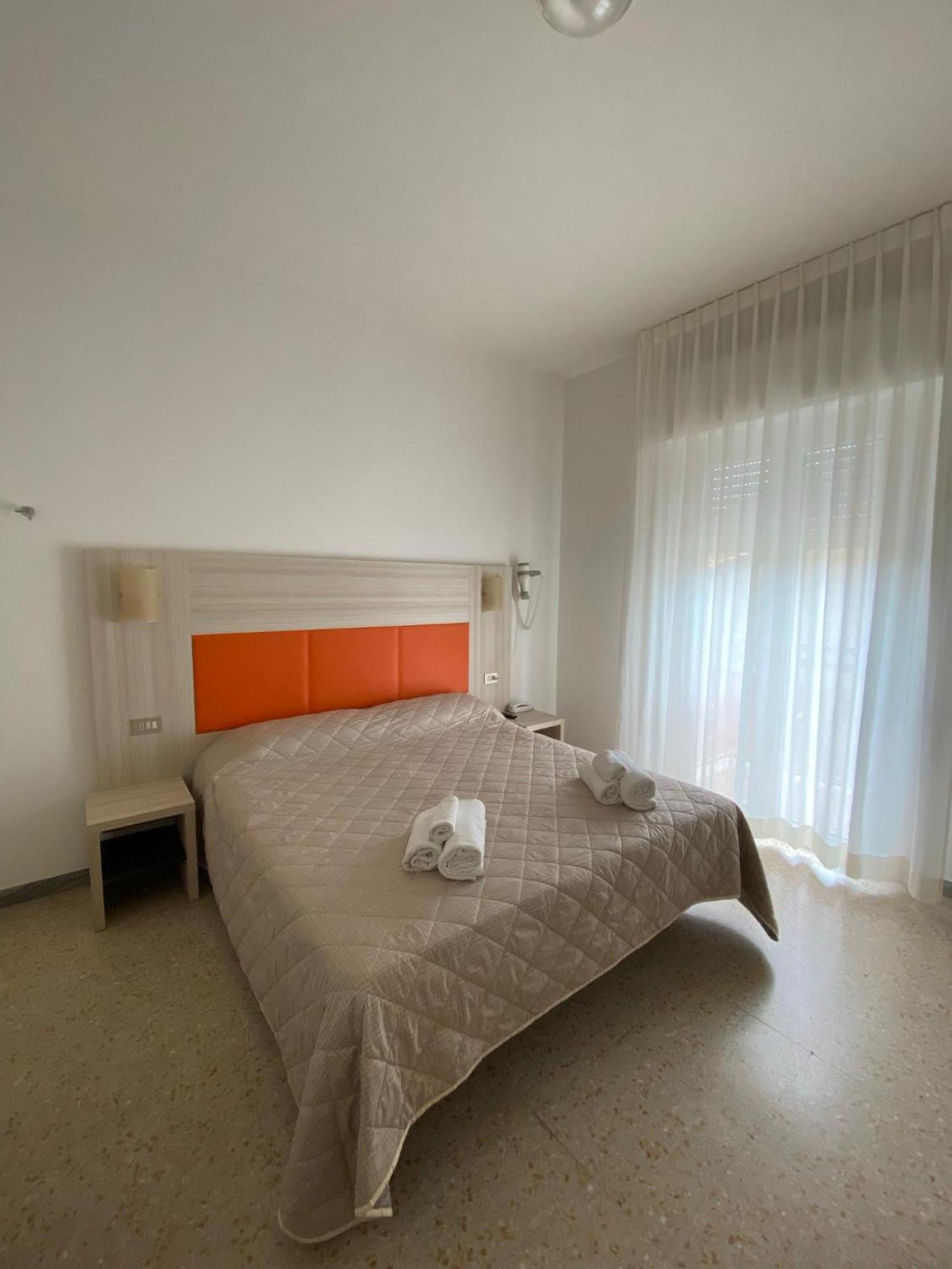 Hotel Silver Ріміні Екстер'єр фото