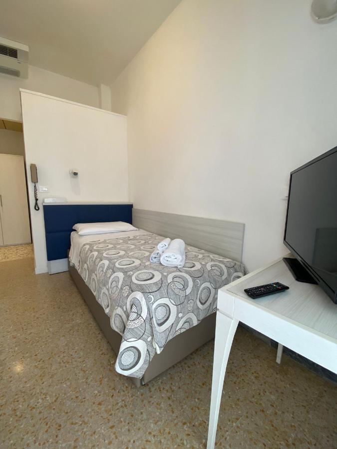 Hotel Silver Ріміні Екстер'єр фото