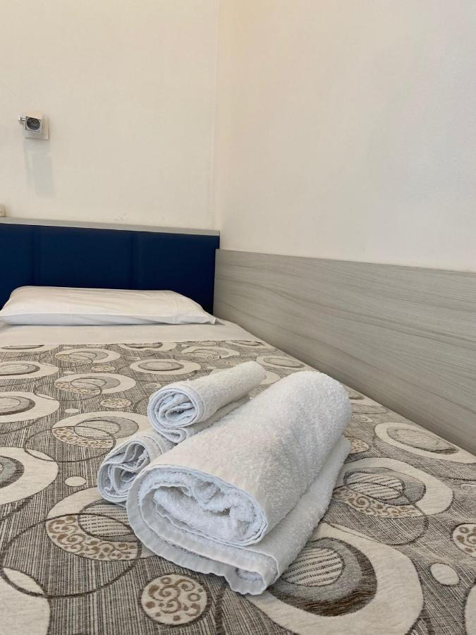 Hotel Silver Ріміні Екстер'єр фото