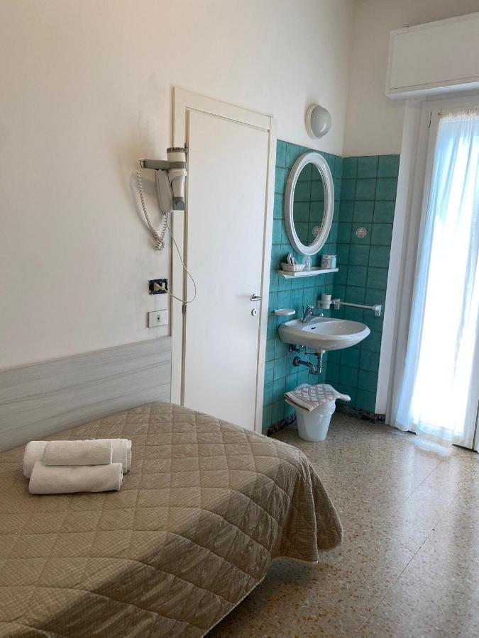 Hotel Silver Ріміні Екстер'єр фото